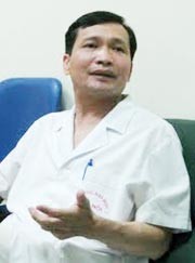 Theo chân cậu ấm cô chiêu đi chữa bệnh “hưng cảm” - ảnh 1