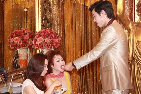 Người mẫu và lối sống 'ngoan để được quà' - ảnh 2