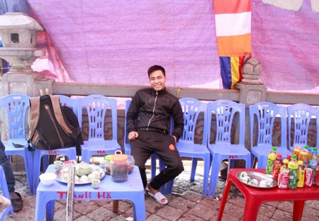 Gặp chủ quán bán “trà mạn giá gần nửa triệu” ở chùa Hương - ảnh 1