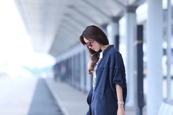 Mai Phương Thúy nổi bật ở sân bay - ảnh 5