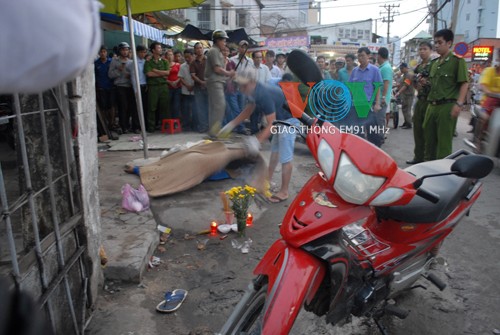 Bỏ bạn bất tỉnh, nam thanh niên rời khỏi hiện trường - ảnh 2