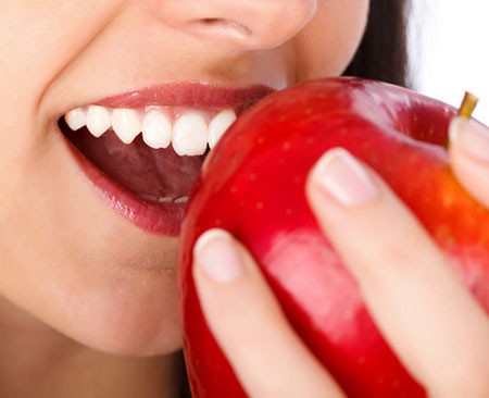 Các loại thực phẩm có lợi cho cơ thể nhưng có hại cho răng - ảnh 1