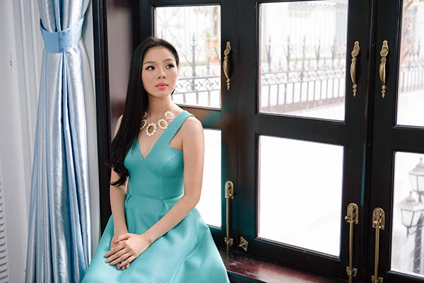 Lệ Quyên sexy với váy xẻ ngực sâu - ảnh 6