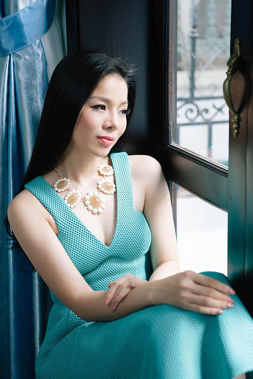 Lệ Quyên sexy với váy xẻ ngực sâu - ảnh 8
