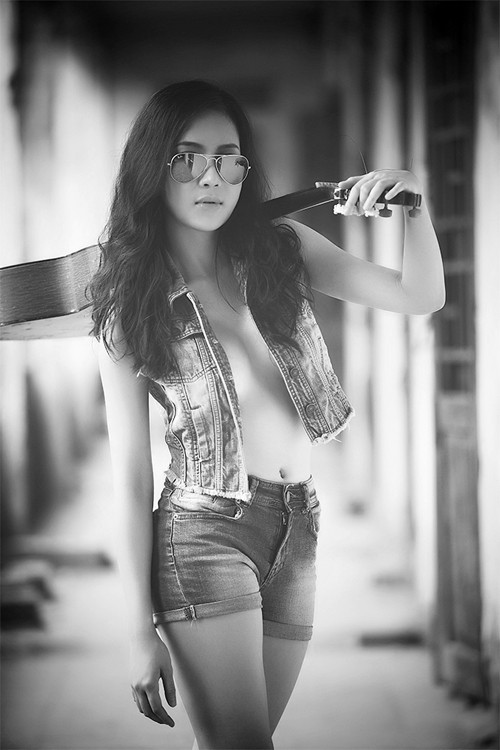 Người đẹp Miss Ngôi Sao lấp ló ngực trần - ảnh 1