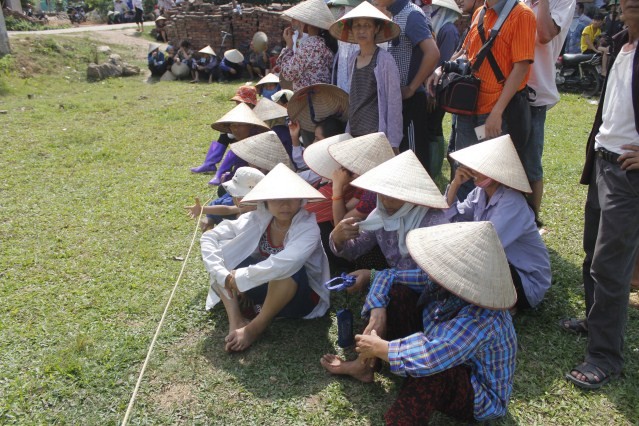 Cả trăm người xem mặt nghi phạm giết người khiến ông Chấn tù oan - ảnh 10