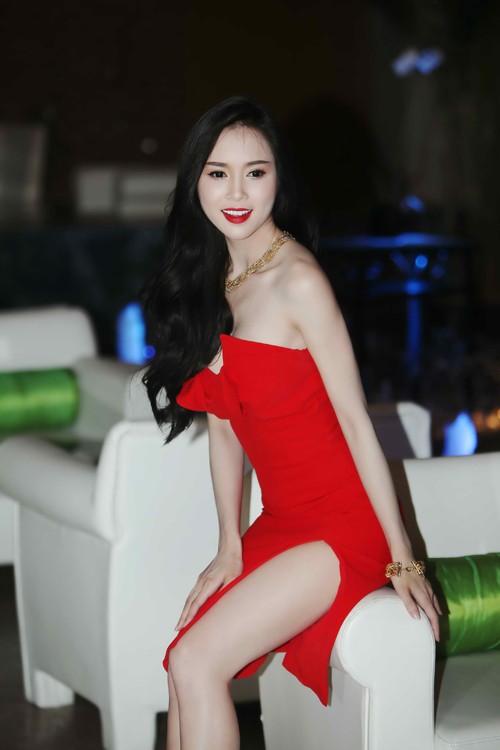 'Bà mẹ hai con' Jennifer Phạm tỏa sáng giữa dàn mỹ nhân - ảnh 10