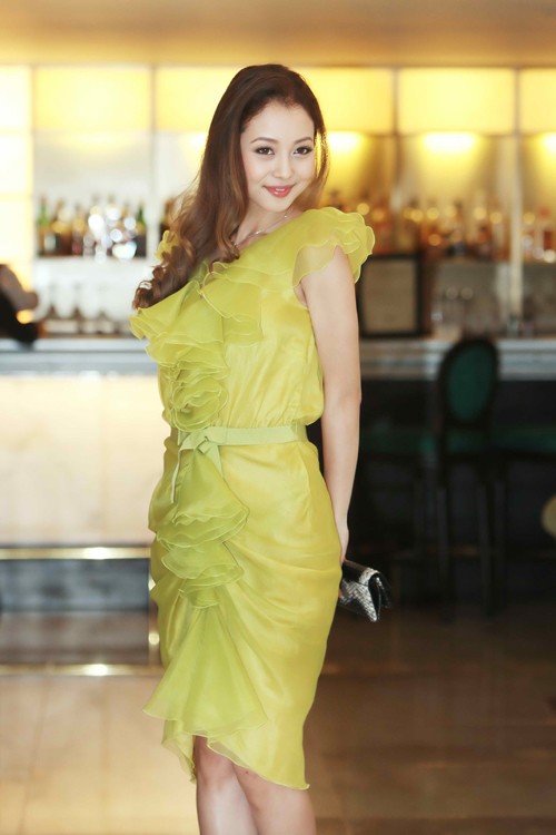 'Bà mẹ hai con' Jennifer Phạm tỏa sáng giữa dàn mỹ nhân - ảnh 3