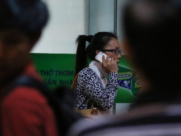 Hồng Ngọc khệ nệ hành lý về Việt Nam một mình - ảnh 6