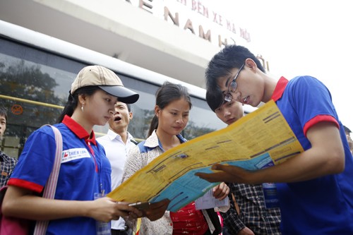 Sĩ tử ùn ùn đổ về Hà Nội - ảnh 11