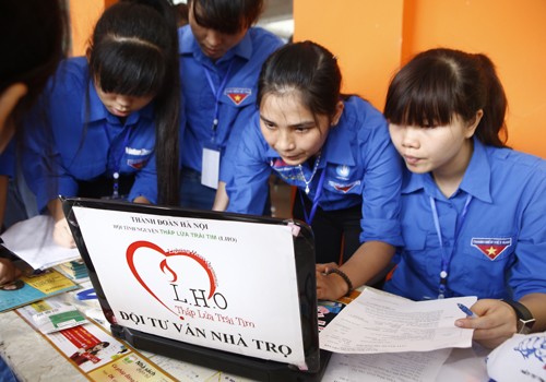 Sĩ tử ùn ùn đổ về Hà Nội - ảnh 9