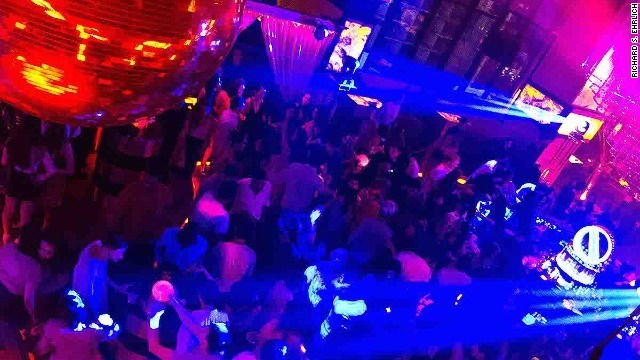 Phố đèn đỏ Bangkok tấp nập trở lại sau đảo chính - ảnh 6