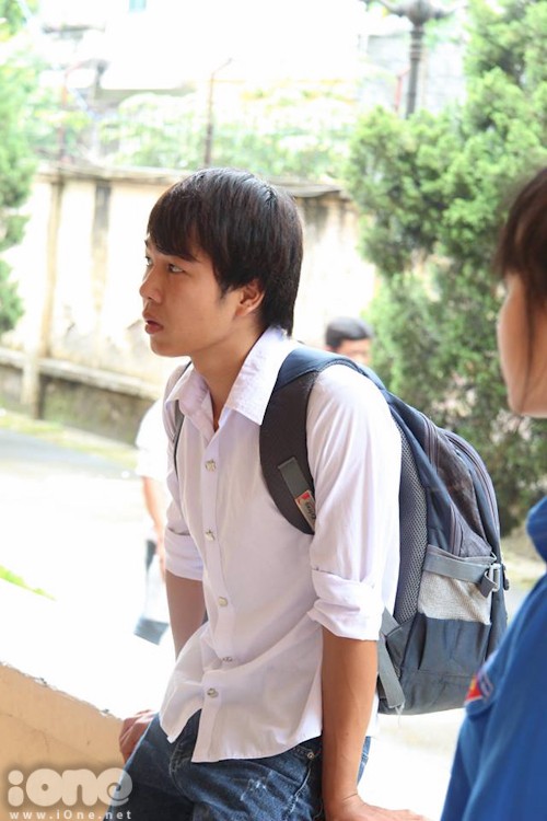 Nam sinh làm thuê 'chết đứng' vì bị móc sạch lộ phí thi - ảnh 1