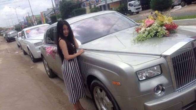 Dàn xe siêu sang xuất hiện trong đám cưới con đại gia Cà Mau - ảnh 1