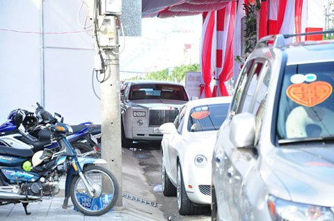 Dàn xe siêu sang xuất hiện trong đám cưới con đại gia Cà Mau - ảnh 5
