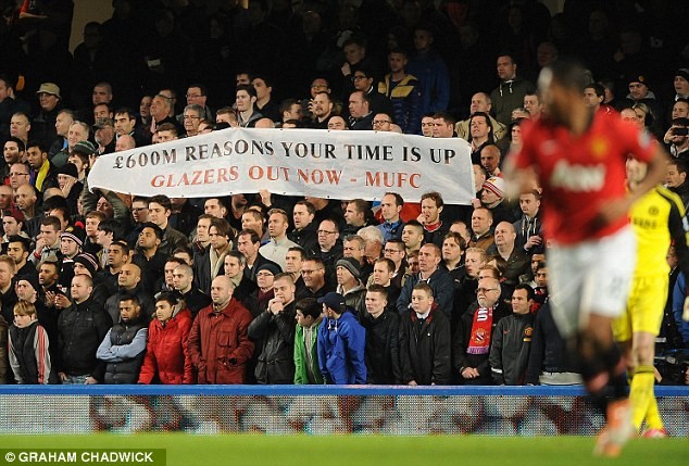 Nhà Glazer bán cổ phiếu, thêm tiền chiêu binh cho Van Gaal - ảnh 1