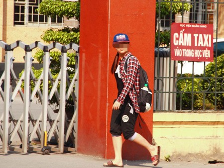 Cấm quần jeans, sinh viên ngơ ngác - ảnh 9