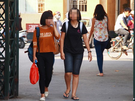 Cấm quần jeans, sinh viên ngơ ngác - ảnh 3