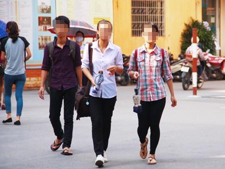 Cấm quần jeans, sinh viên ngơ ngác - ảnh 8