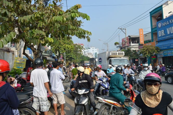 Ngồi nghỉ mệt bên đường, cụ ông đột ngột tử vong - ảnh 1