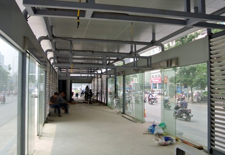 Nhà chờ xe buýt 'sang trọng' ở Hà Nội - ảnh 10