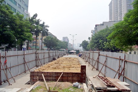 Nhà chờ xe buýt 'sang trọng' ở Hà Nội - ảnh 11