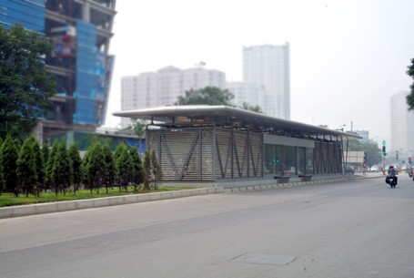 Nhà chờ xe buýt 'sang trọng' ở Hà Nội - ảnh 2