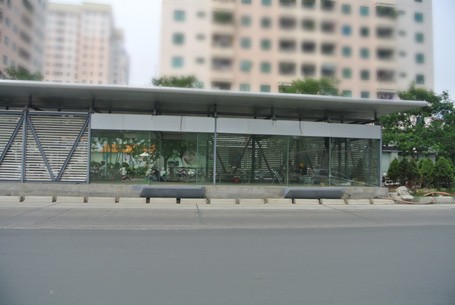 Nhà chờ xe buýt 'sang trọng' ở Hà Nội - ảnh 3