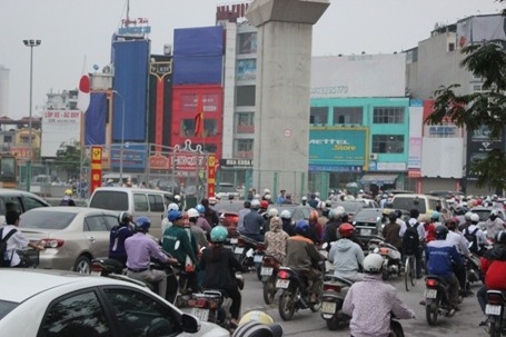Hà Nội: Ùn tắc kéo dài tại điểm thi công hầm chui Thanh Xuân - ảnh 1