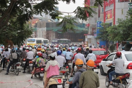 Hà Nội: Ùn tắc kéo dài tại điểm thi công hầm chui Thanh Xuân - ảnh 6