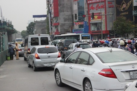 Hà Nội: Ùn tắc kéo dài tại điểm thi công hầm chui Thanh Xuân - ảnh 3