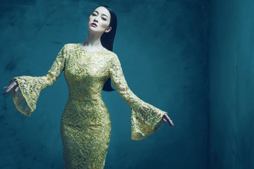 Linh Nga kiêu sa với váy ánh kim - ảnh 1