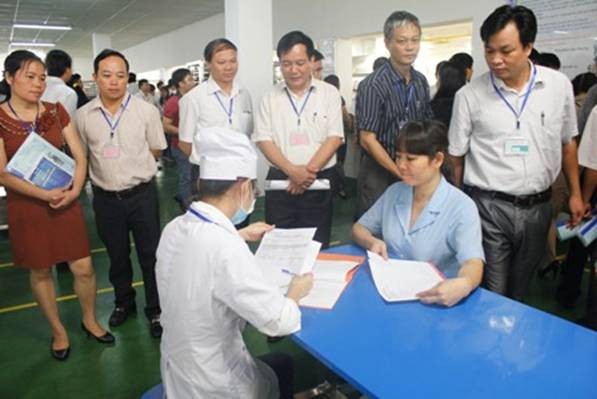 Diễn tập điều tra, xử trí ngộ độc thực phẩm bếp ăn tập thể tại Nam Định - ảnh 1