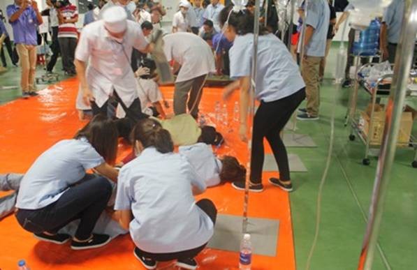 Diễn tập điều tra, xử trí ngộ độc thực phẩm bếp ăn tập thể tại Nam Định - ảnh 2