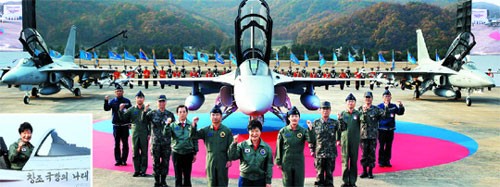 Tổng thống Hàn Quốc lên buồng lái tiêm kích FA-50 - ảnh 1