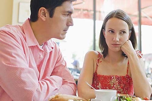 Chết cười với độc chiêu 'hâm nóng tình yêu' của các bà vợ - ảnh 1