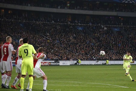 Những khoảnh khắc làm nên lịch sử của Lionel Messi - ảnh 12