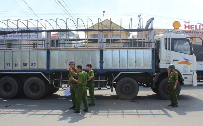 Hai cô gái chết thảm dưới bánh xe tải - ảnh 6