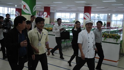 Bộ trưởng Xây dựng kiểm tra dự án nhà công nhân tại Thái Nguyên - ảnh 1