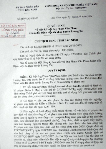 Giáng chức giám đốc bệnh viện văng tục với phóng viên - ảnh 1