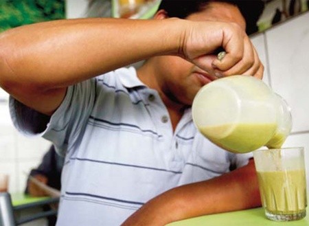 Rợn người với món sinh tố bằng... ếch sống - ảnh 5