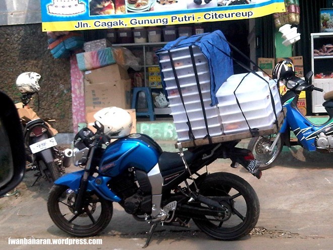 Dùng Honda CBR250R bán hoa quả dạo - ảnh 6
