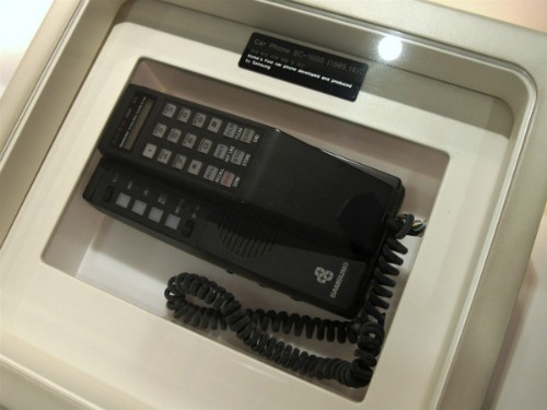 Điện thoại đầu tiên của Samsung lấy cảm hứng từ Motorola - ảnh 1