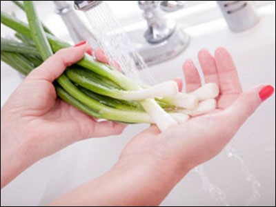 Mẹo rửa mọi loại rau sạch và đúng cách - ảnh 2