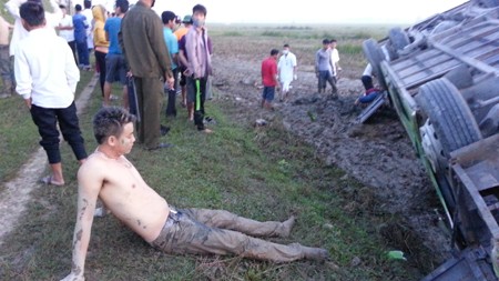 Xe chở công nhân đi ăn cưới gặp tai nạn kinh hoàng ở Nghệ An - ảnh 18