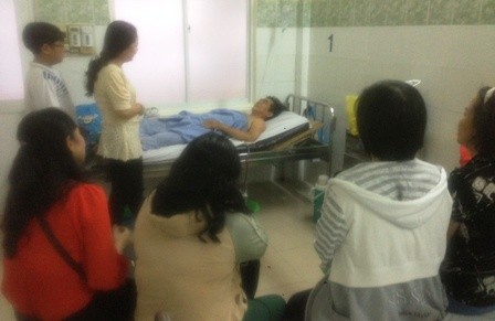 Phó Giám đốc trung tâm giáo dục bị đâm trọng thương - ảnh 1