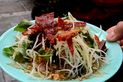 Quà vặt ngon, rẻ từ thịt bò ở Hà Nội - ảnh 2