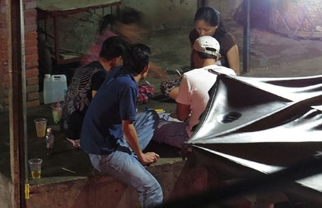Chợ… tệ nạn - ảnh 1