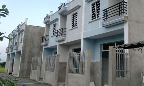 Nhà phố giá rẻ rao bán khắp Sài Gòn - ảnh 1