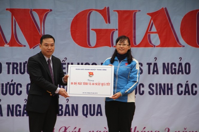 Chủ tịch nước thăm và tặng quà người dân Bản Qua - ảnh 2